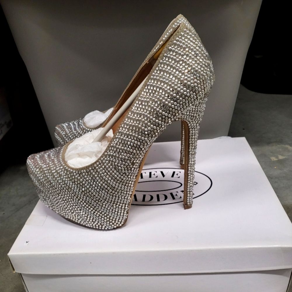 Steve Madden Dyvinal pewter platforms